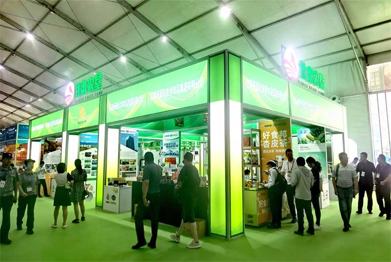 兰洽会上甘肃农垦展位简约不单一