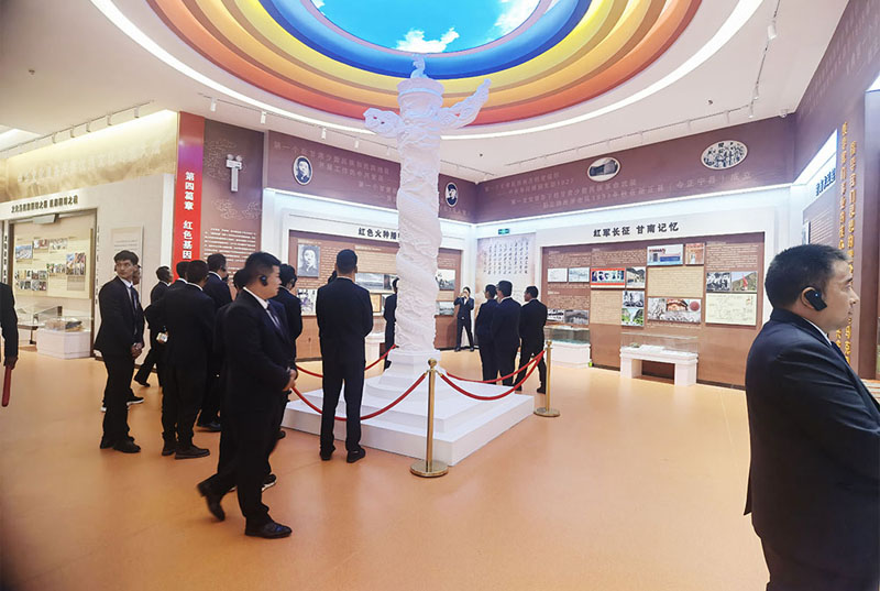 甘南铸牢实际馆参观者川流不息