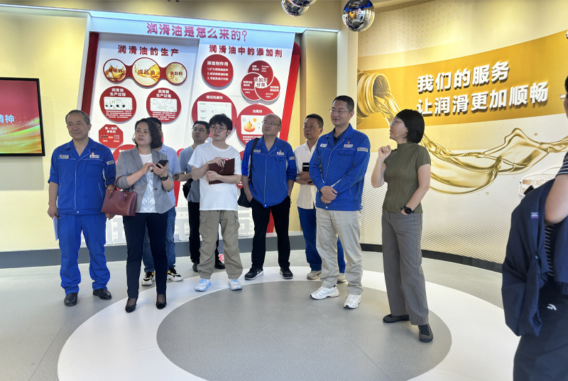 中国石油光滑油公司专家团参观科学家心灵教育基地