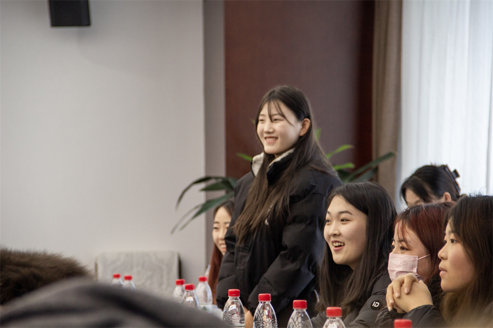 2024年12月6日，我公司与兰州资源环境职业技术大学民族工艺学院成功进行认知实际活动。。。